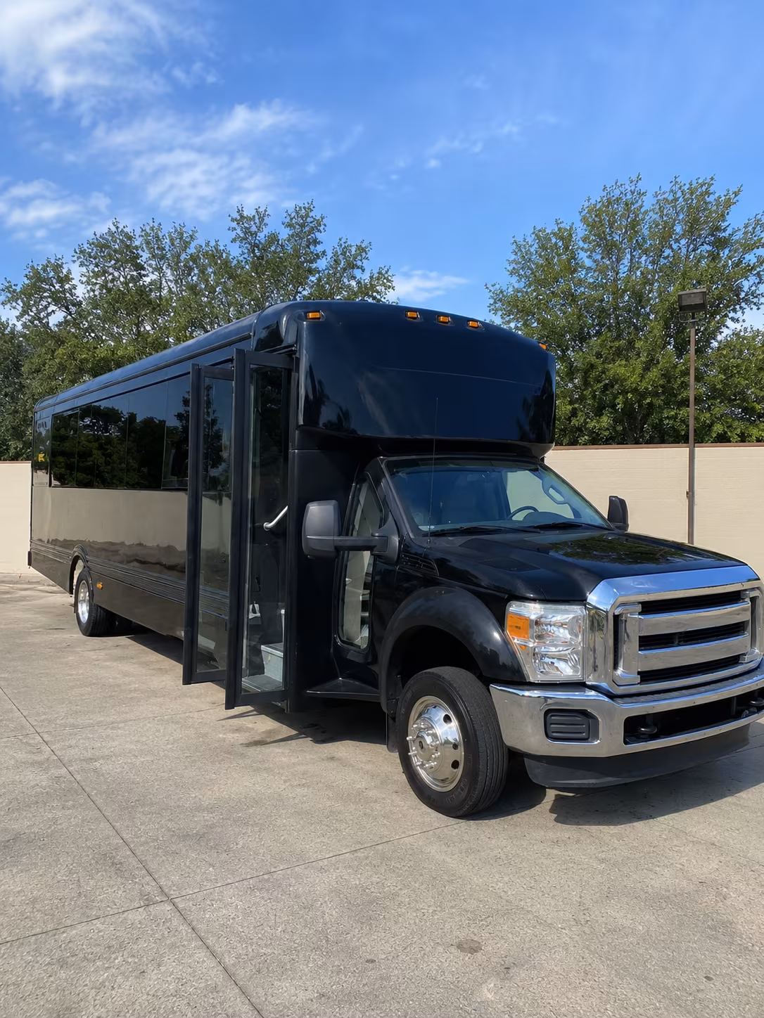 somerville 20 passenger party bus